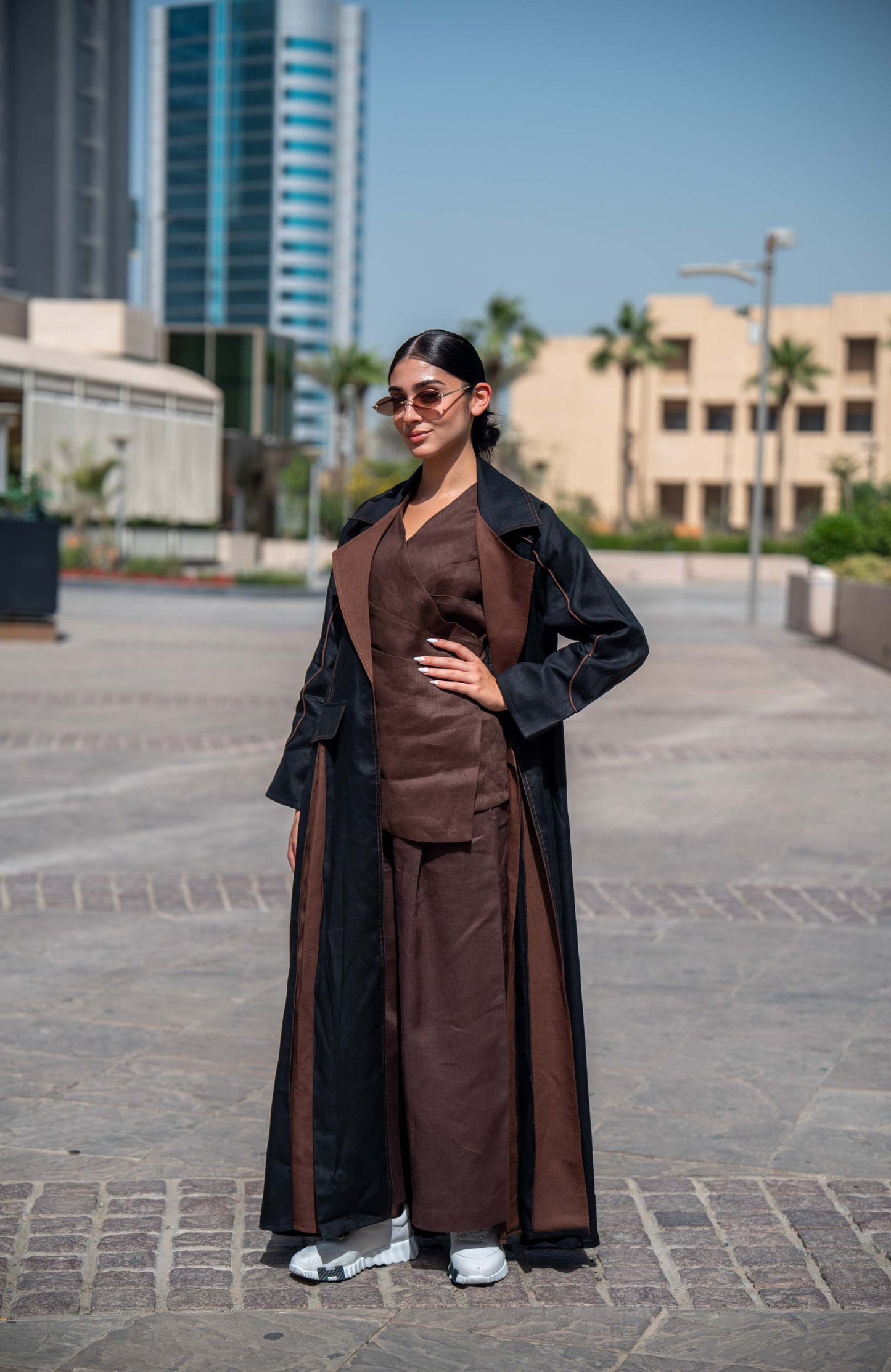 Modern black and brown linen abaya with wide lapels and clean lines for a contemporary street-style look