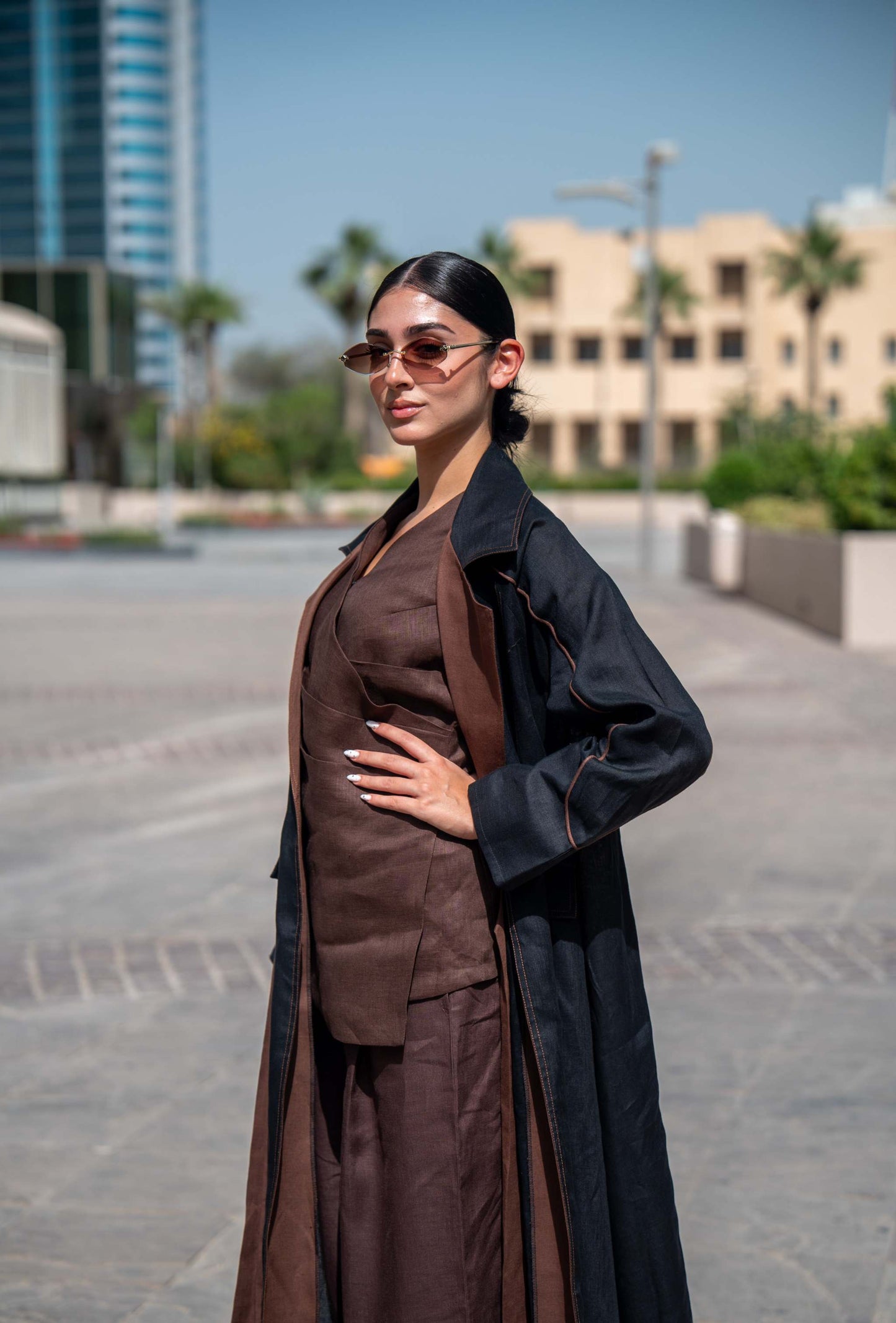 Modern Velora abaya combining black and brown linen with wide lapels and street-style design