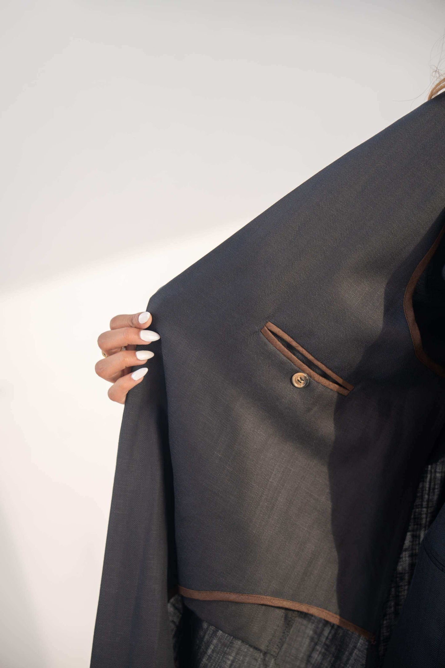 navy blue blazer abaya with double-breasted buttons and sharp lapel collar in twill linen blend