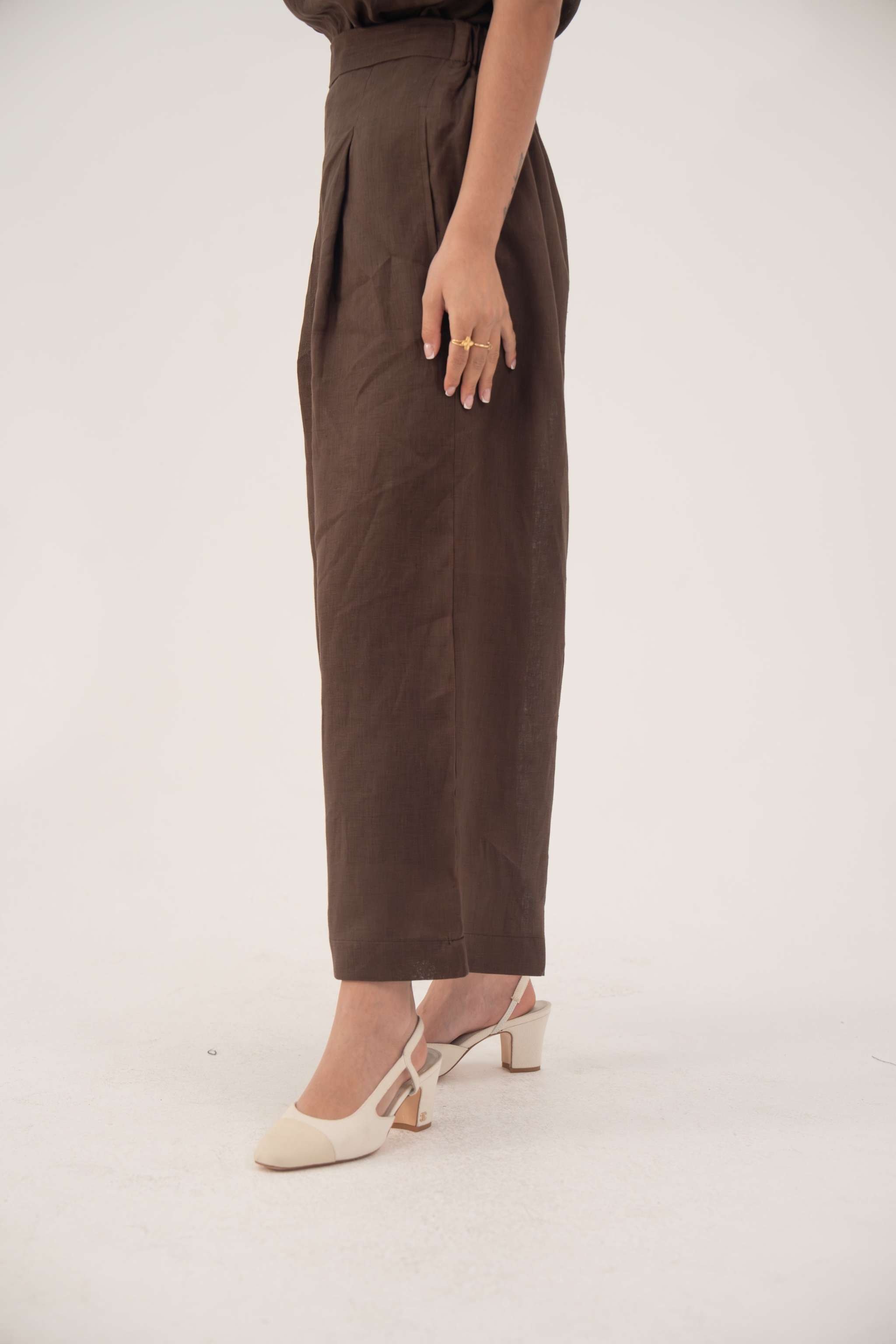 Brown wide-leg linen pants with pockets and relaxed fit for comfortable casual wear