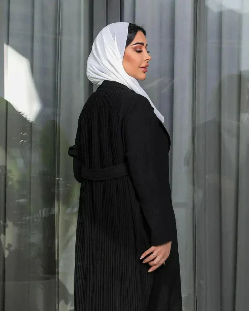 Black blazer-style abaya in crepe fabric with tailored front and soft pleats at the back, featuring sharp lapels and a clean silhouette.