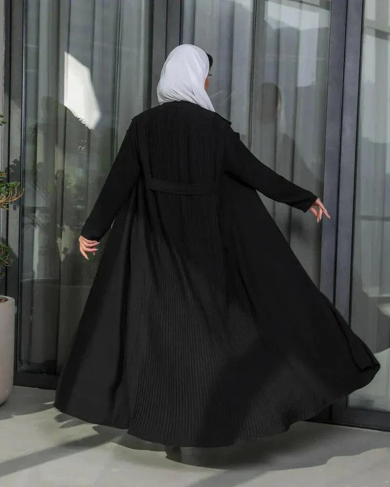 Black blazer-style abaya in crepe fabric with tailored front and soft pleats at the back, featuring sharp lapels and a clean silhouette.