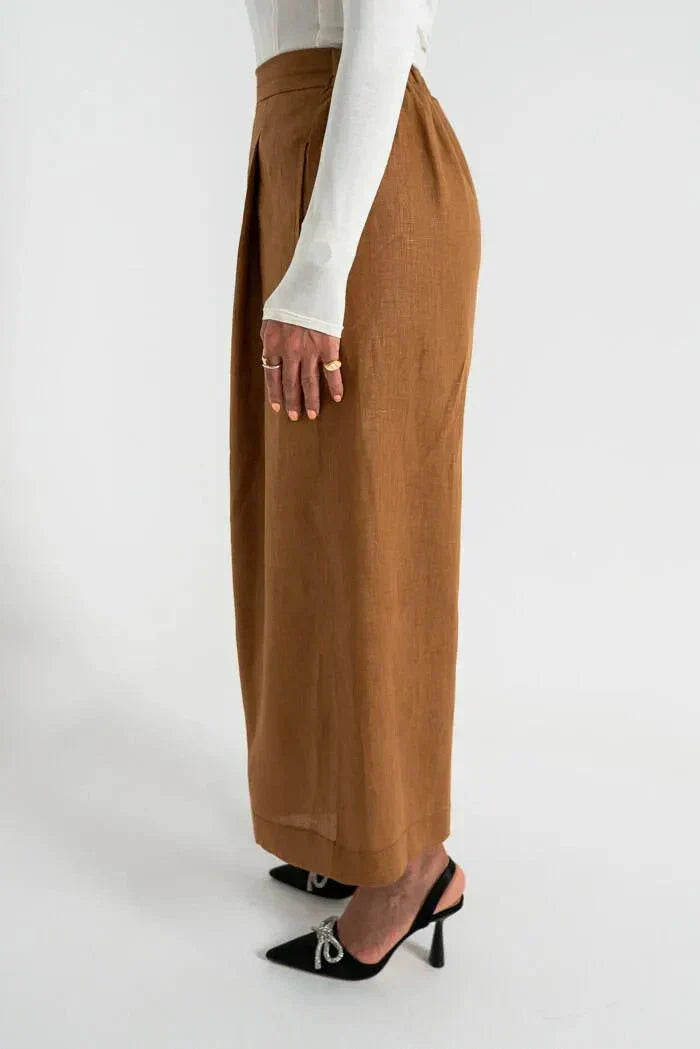 Wide-leg camel brown linen pants with high waist and side pockets for breathable comfort and style - Wide-leg linen pants
