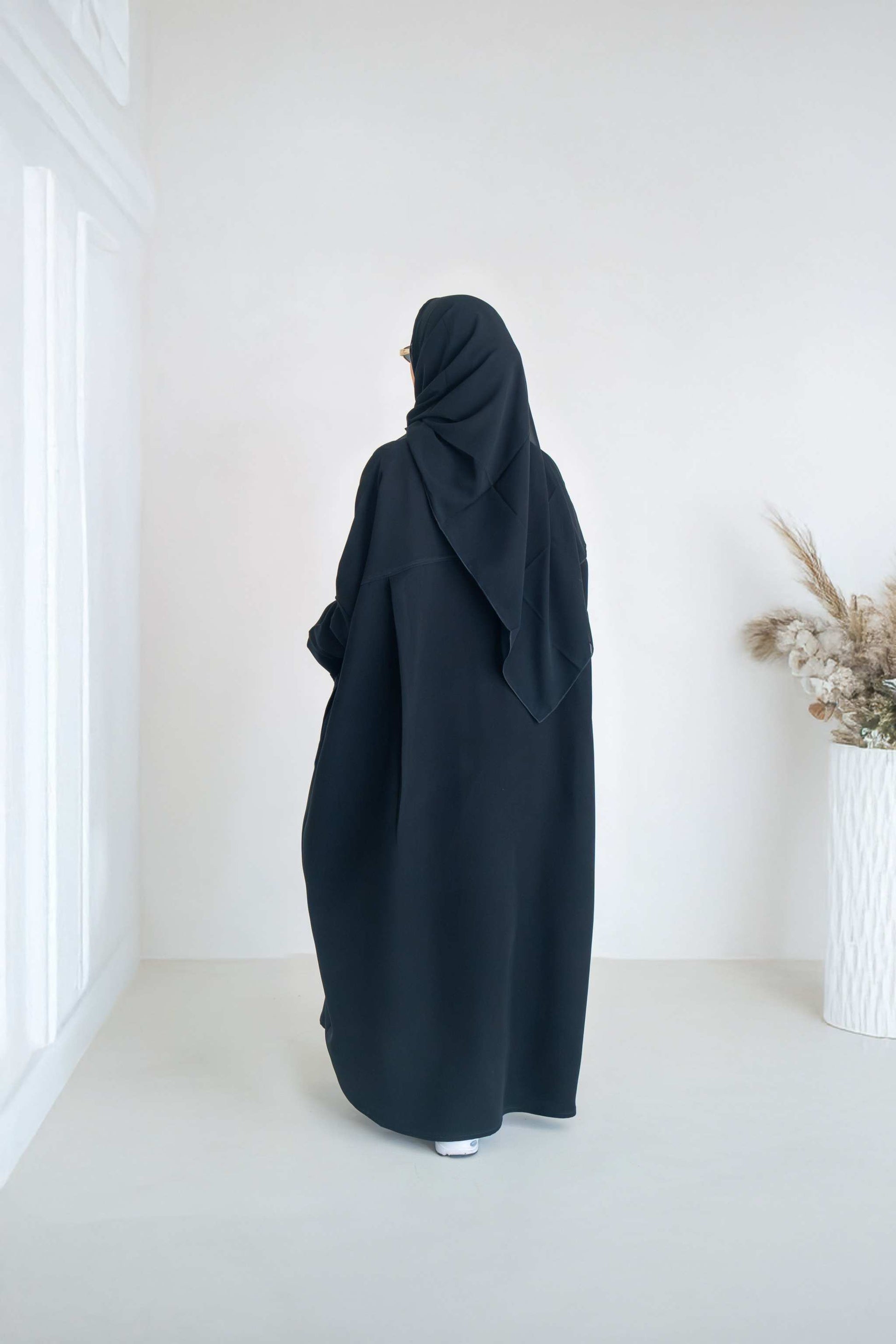 luxurious black crepe abaya with loose fit and elegant design for formal and everyday wear