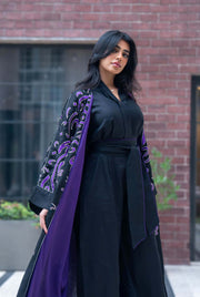 Elegant black bisht with purple chiffon lining and intricate purple Arabic calligraphy embroidery.