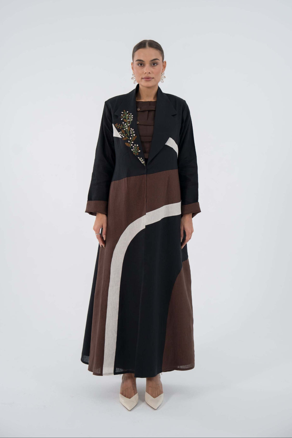 Curve Bloom Linen Abaya with black base, brown and white curved panels, floral embroidery, lightweight linen, flowing blazer style, relaxed fit.