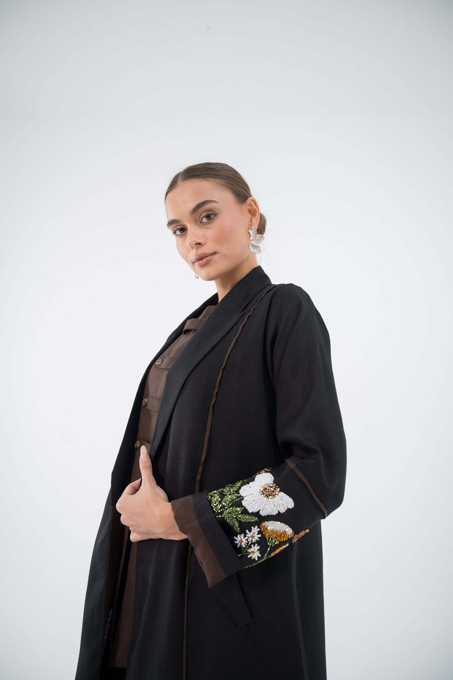 عباية بليزر مزينة بالترتر من أوايس