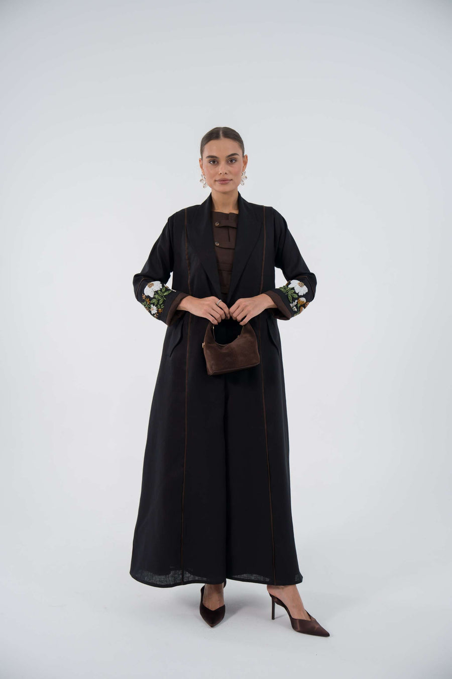 عباية بليزر مزينة بالترتر من أوايس