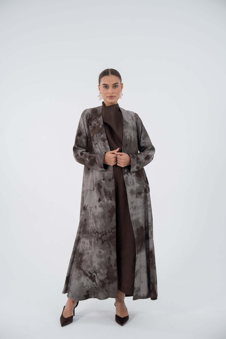 Elegant Jacquard Wave Abaya with brown and grey tie-dye effect, flowing open-front design, and intricate woven texture 848