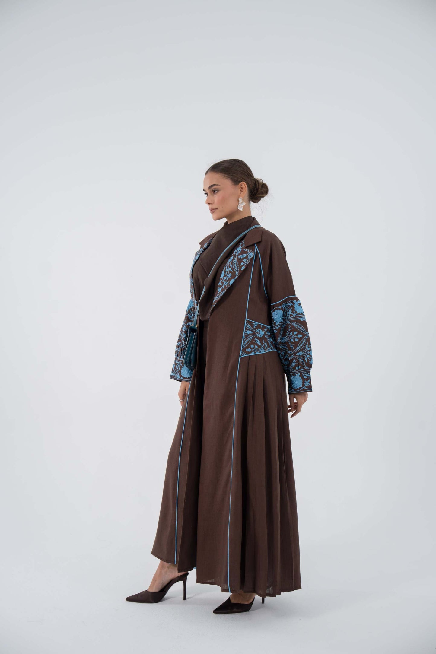 Azure Vine Linen Abaya