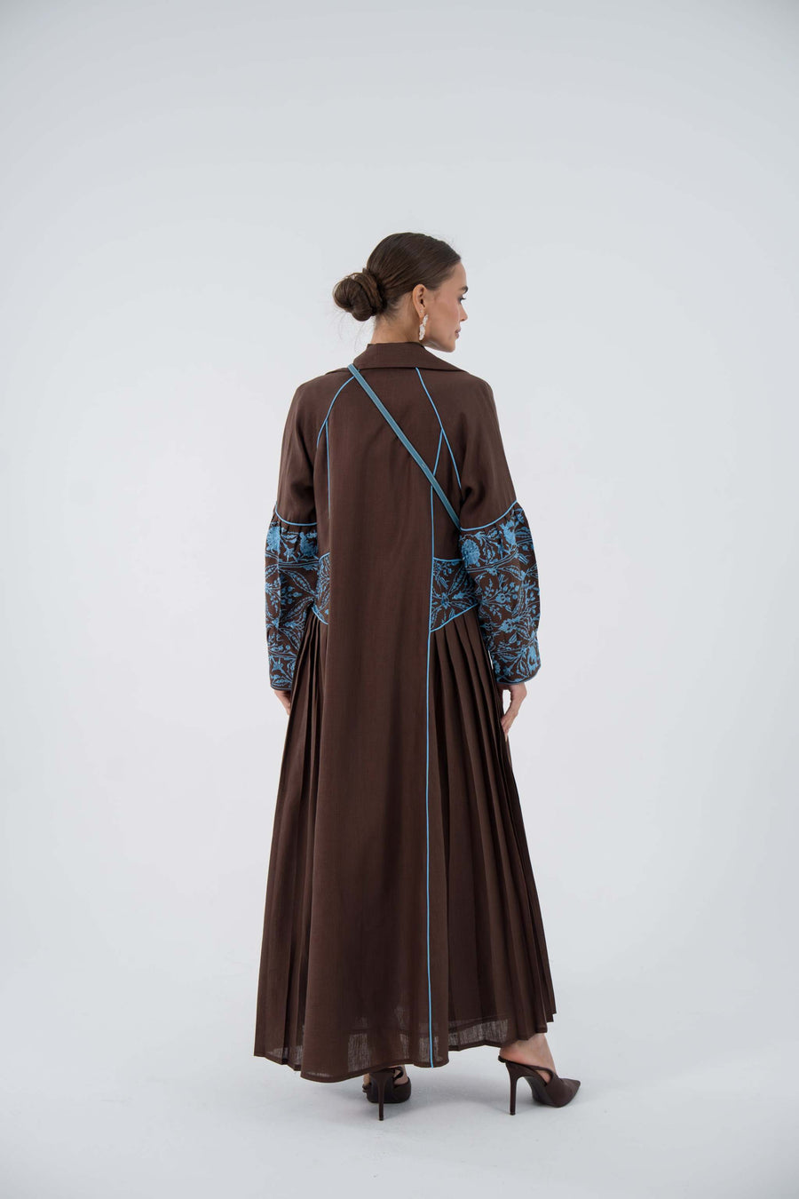 Azure Vine Linen Abaya
