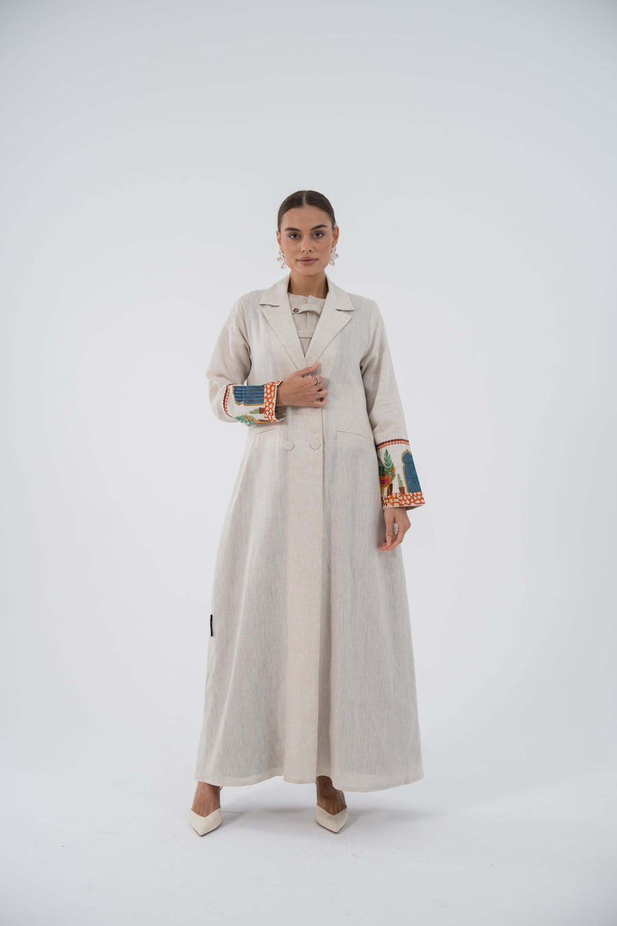 عباءة بليزر من الكتان المصنوعة يدوياً