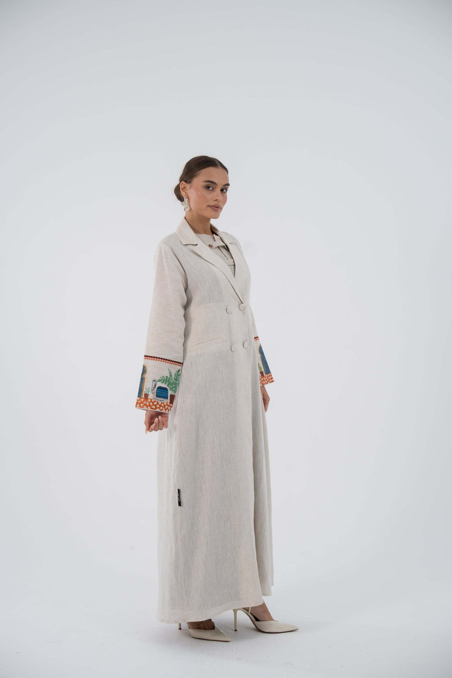 عباءة بليزر من الكتان المصنوعة يدوياً