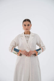 عباءة بليزر من الكتان المصنوعة يدوياً