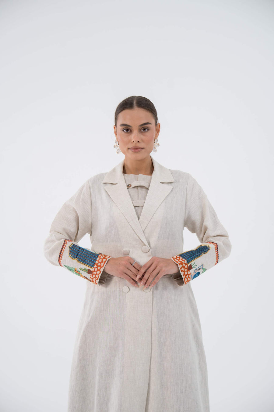 عباءة بليزر من الكتان المصنوعة يدوياً