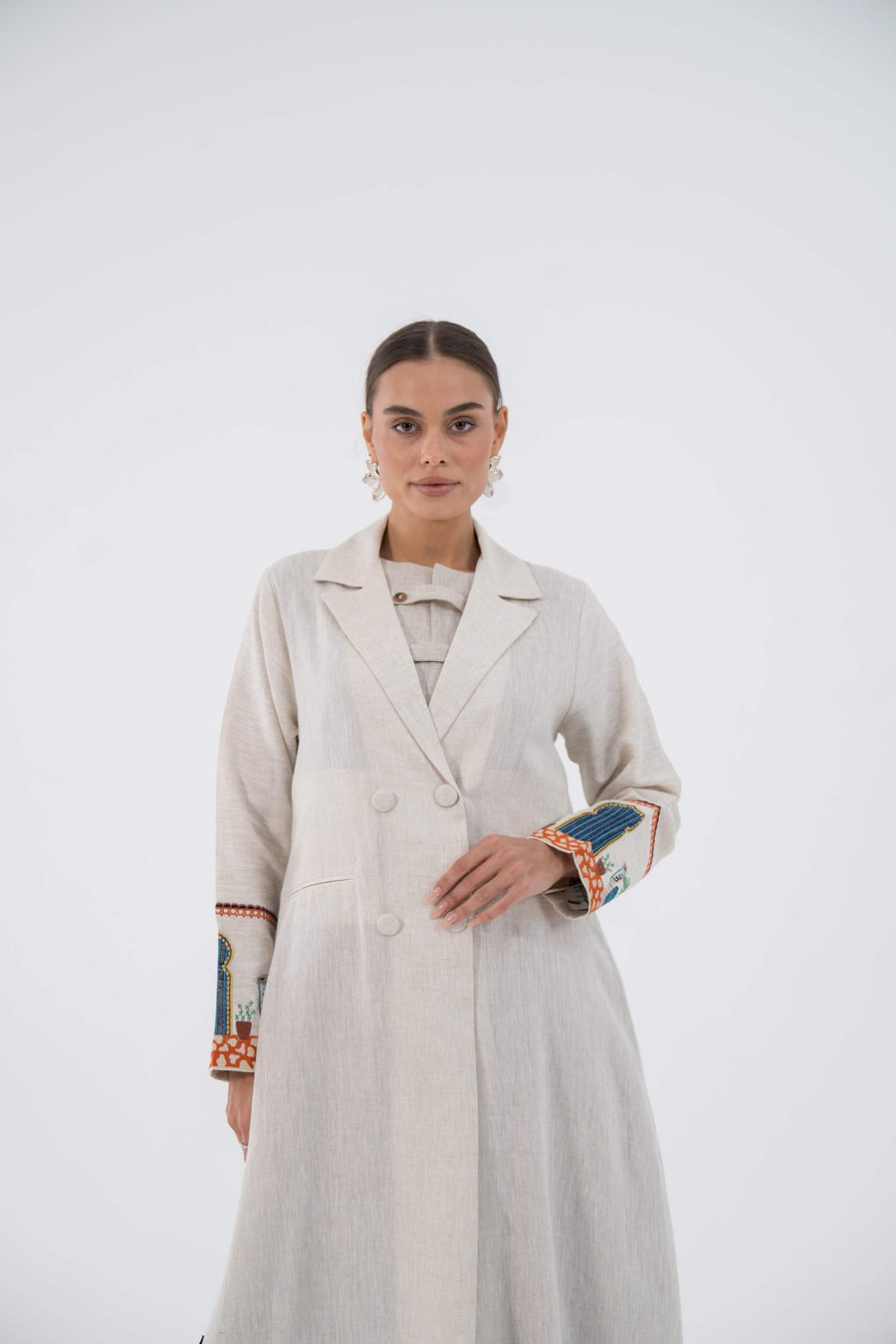 عباءة بليزر من الكتان المصنوعة يدوياً