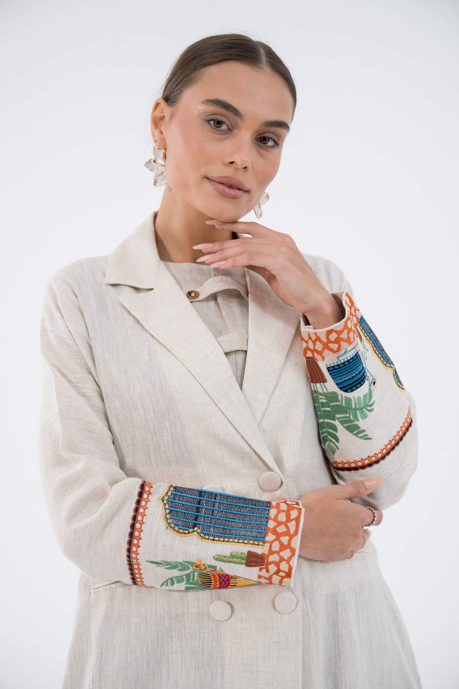 عباءة بليزر من الكتان المصنوعة يدوياً