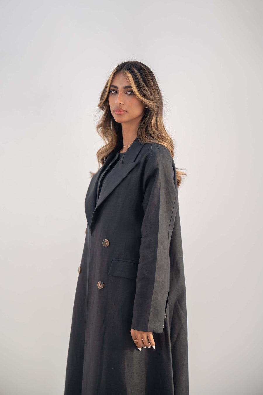 Navy blue double-breasted blazer abaya with sharp lapel collar and flap pockets in twill linen blend fabric
