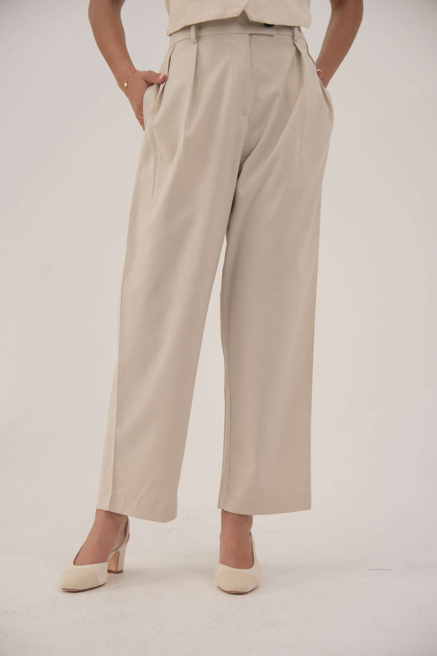 Beige linen wide-leg pants with side pockets for casual summer wear