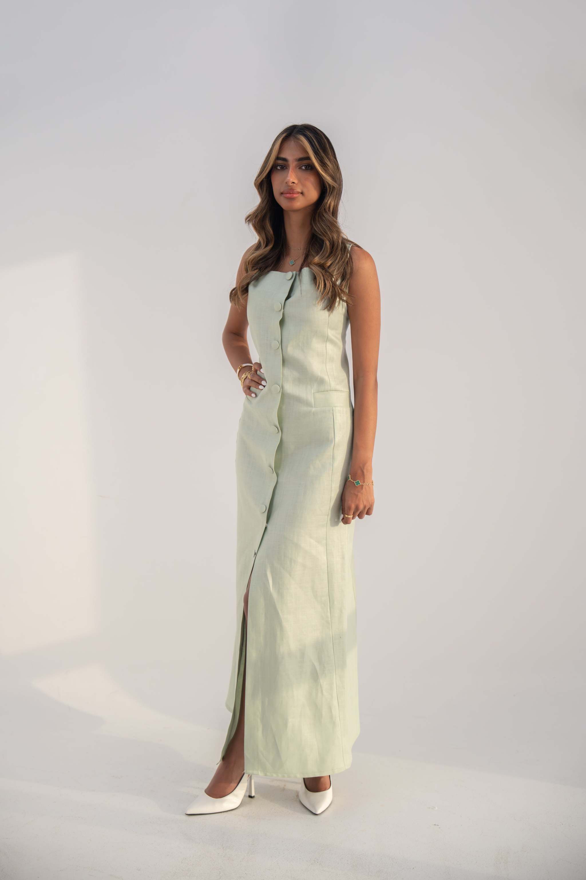 Sleeveless mint green linen blend dress with front buttons, straight cut Peppermint Inner style.