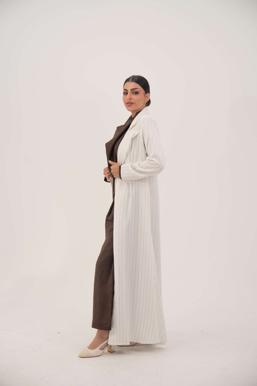Elegant white linen abaya with grey pinstripes, blazer-inspired sharp lapel, single button, dark brown inner cuffs, and long flared hem - Elegant abaya