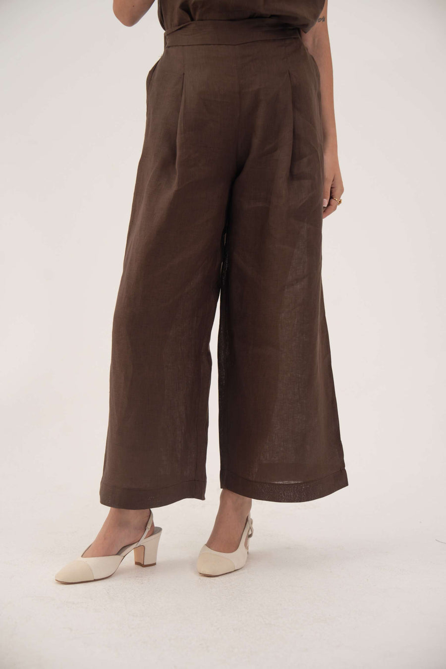 Brown linen wide leg pants with pockets and relaxed fit for comfortable, stylish wear.