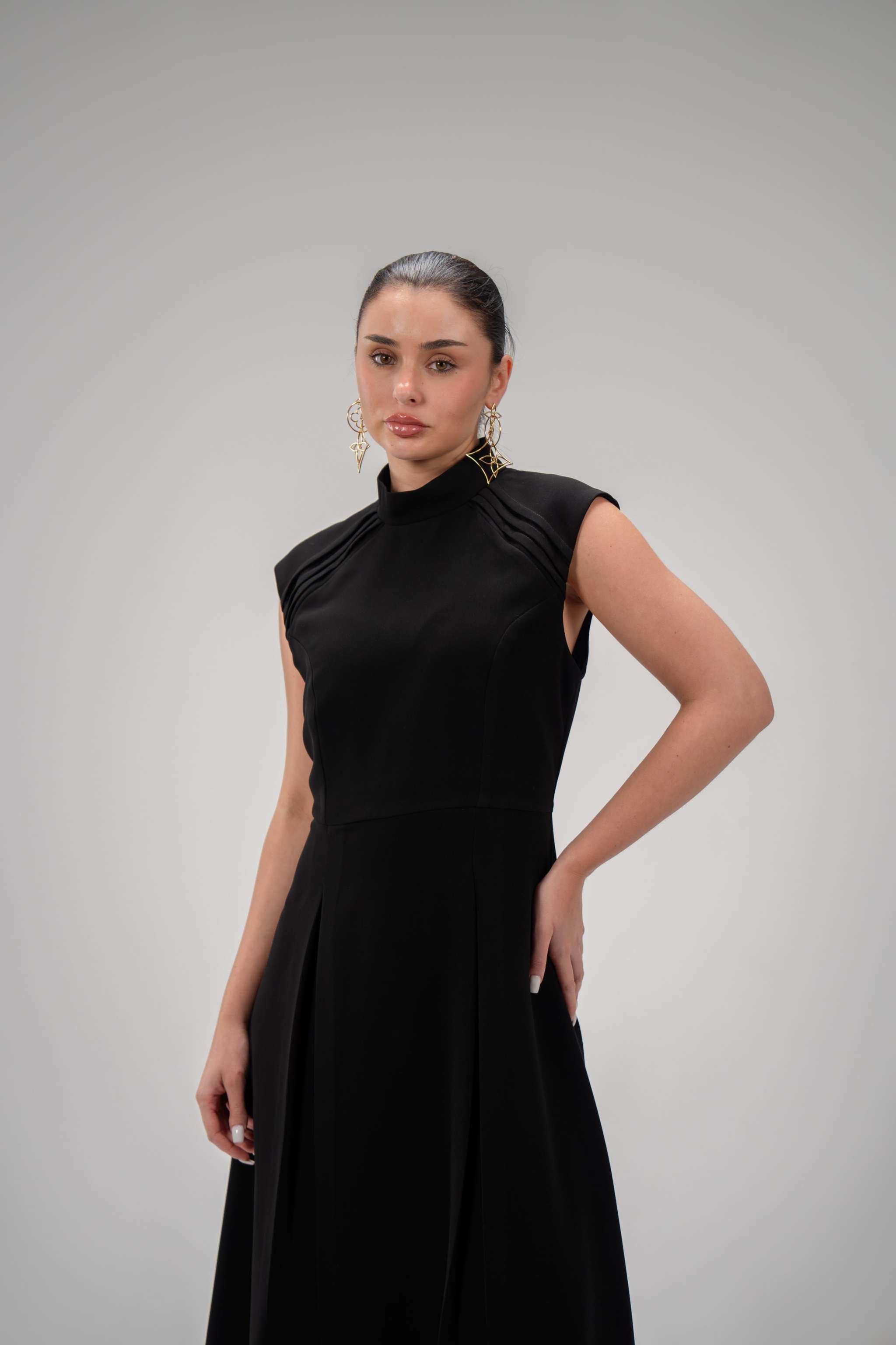 فستان أسود أنيق